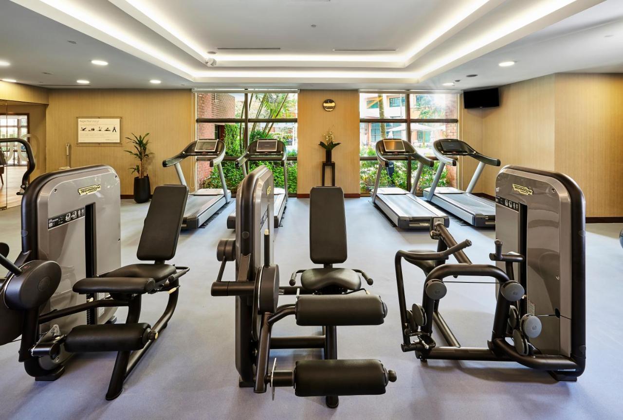 Paradox Singapore Merchant Court At Clarke Quay المظهر الخارجي الصورة The photo shows a gym or fitness center with various exercise equipment. There are several treadmills positioned against large windows that let in natural light, and some strength training machines are arranged in the space. The gym has a modern desi