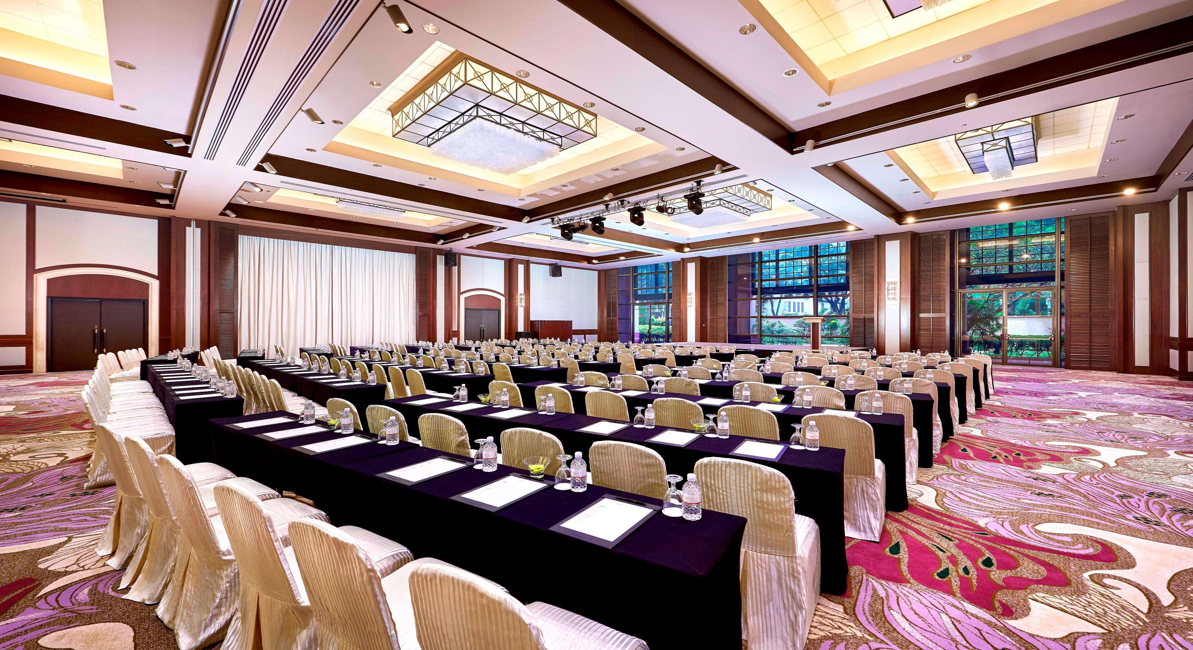 Paradox Singapore Merchant Court At Clarke Quay المظهر الخارجي الصورة The photo shows a large conference room set up for an event or meeting. The room features multiple rows of tables covered with black cloths and arranged with chairs. Each table has water glasses and what appears to be notepads or documents. The space